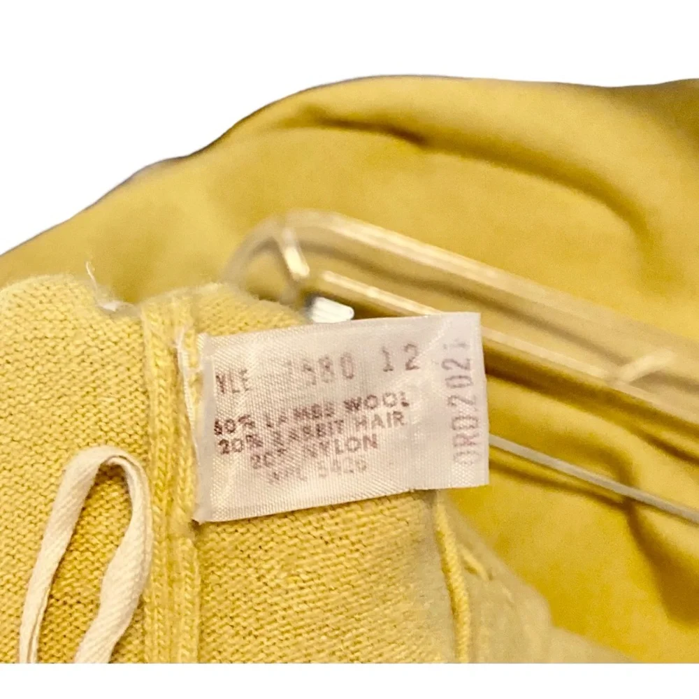 COPY - 💛 Vtg Wool Union Made Butter Yellow Knit Sweater Skirt M